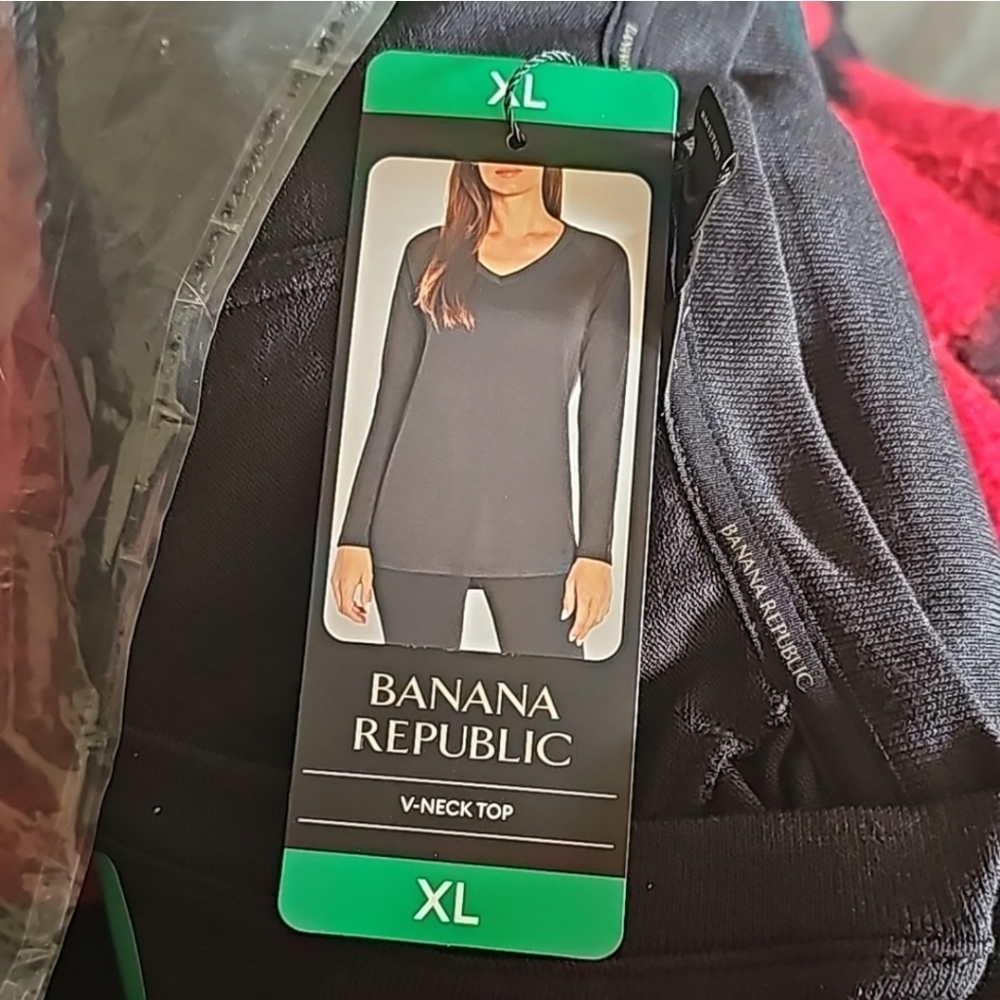Banana Republic Ladies' Long Sleeve V-Neck Top XL  black nwt